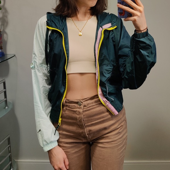 Retro Crop Colourblock Windbreaker
(Puma 517378 - Cosmic Women’s Jacket) - Picture 5 of 11